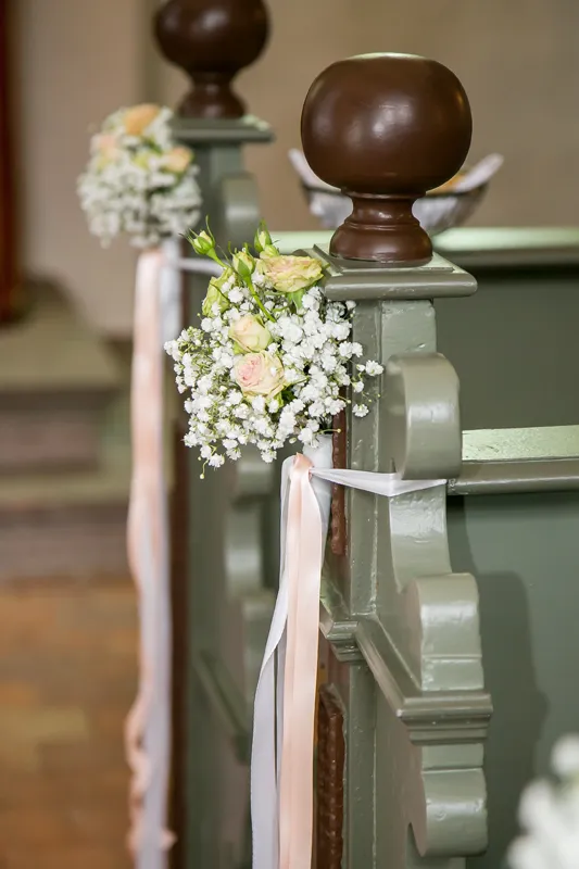 Hochzeitsfoto Kirchenschmuck